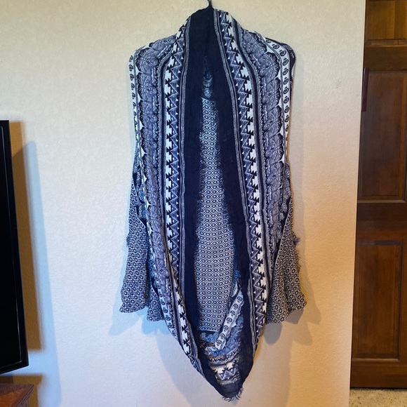 Blue and white shawl - Picture 1 of 2